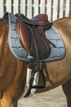 EQUITHÈME Shiny Schabracke