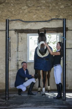 EQUITHÈME Teddy Stalldecke, mit synthetischem Lammfell-Futter