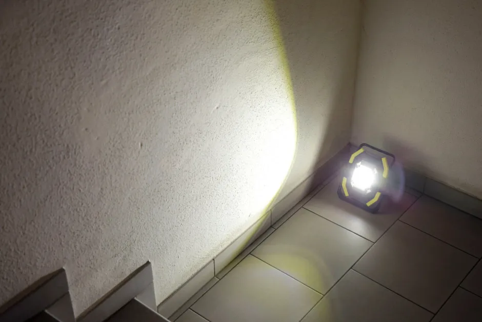 KERBL Mobiler LED-Akkustrahler WorkFire Pro 30