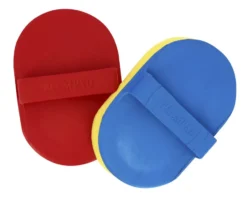 Striegel mit integriertem Schwamm